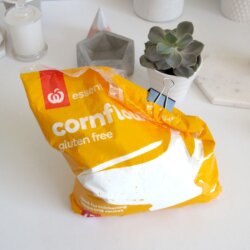 DIY Mattifying Face Powder: Just a bag of corn starch